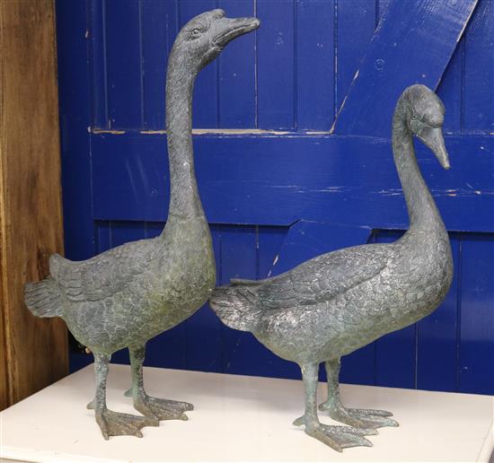 Two metal models of geese W.21cm